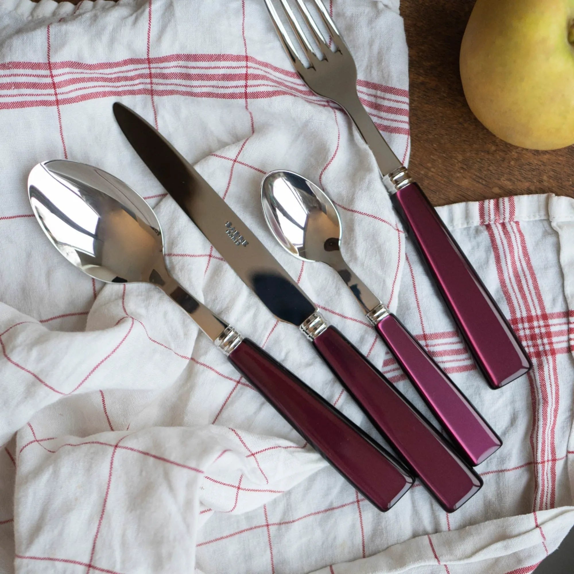 Beautifully crafted cutlery set with smooth and polished edges