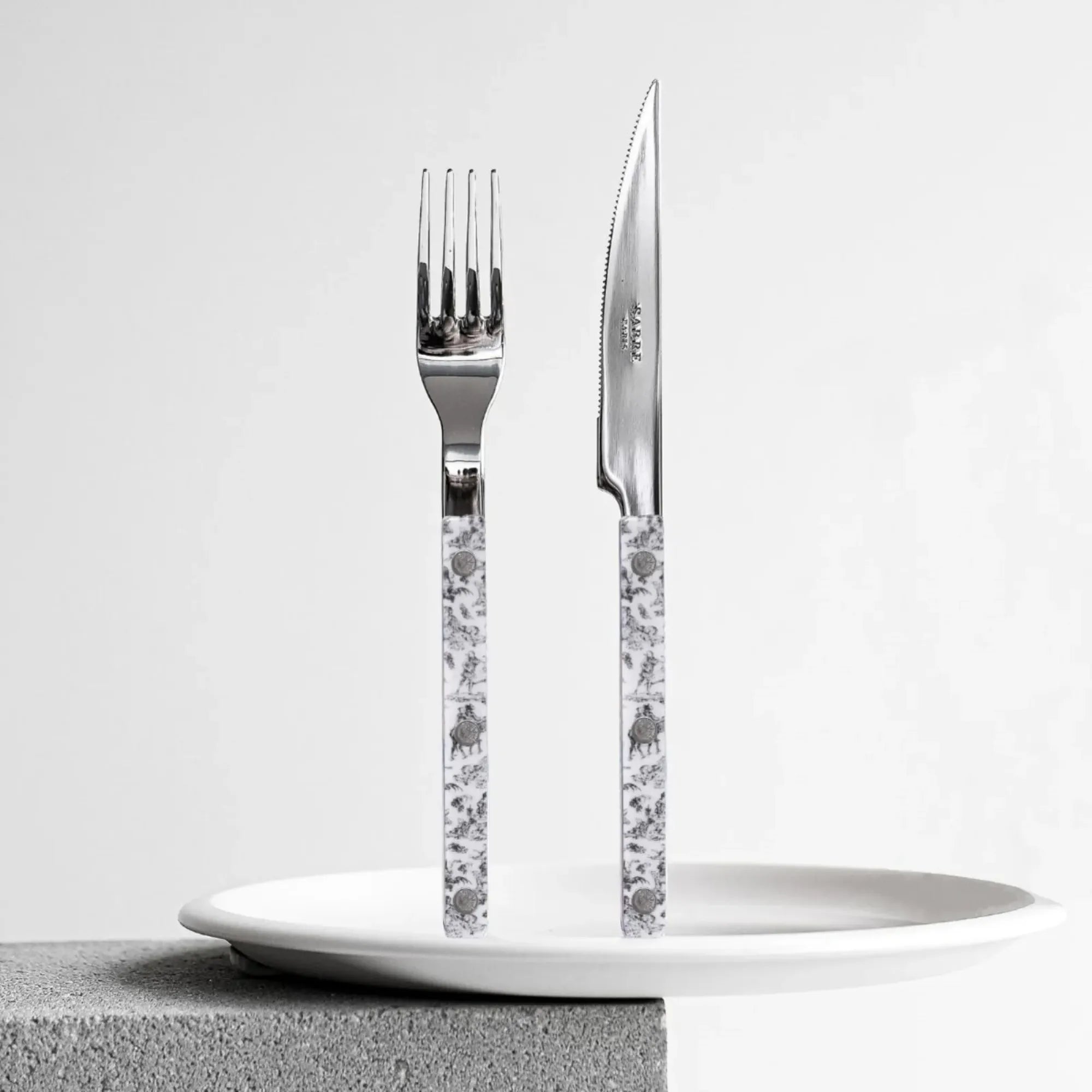 Bistrot Toile Cutlery Set with durable and easy-to-clean material