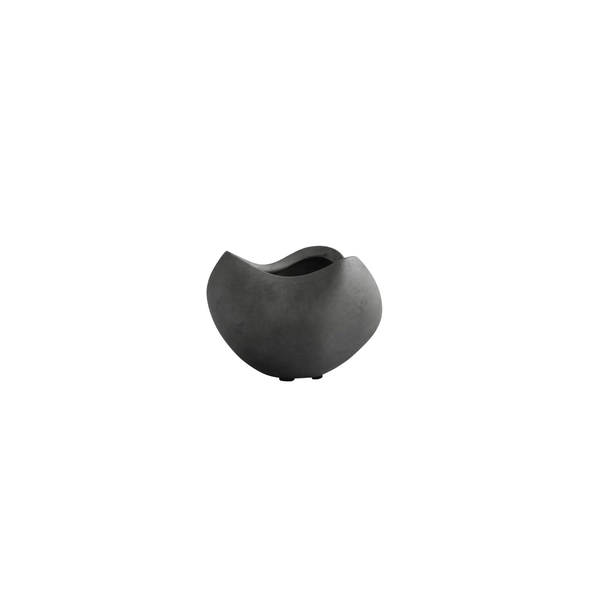  Small, stylish curve bowl made of high-quality ceramic, perfect for serving sauces and condiments