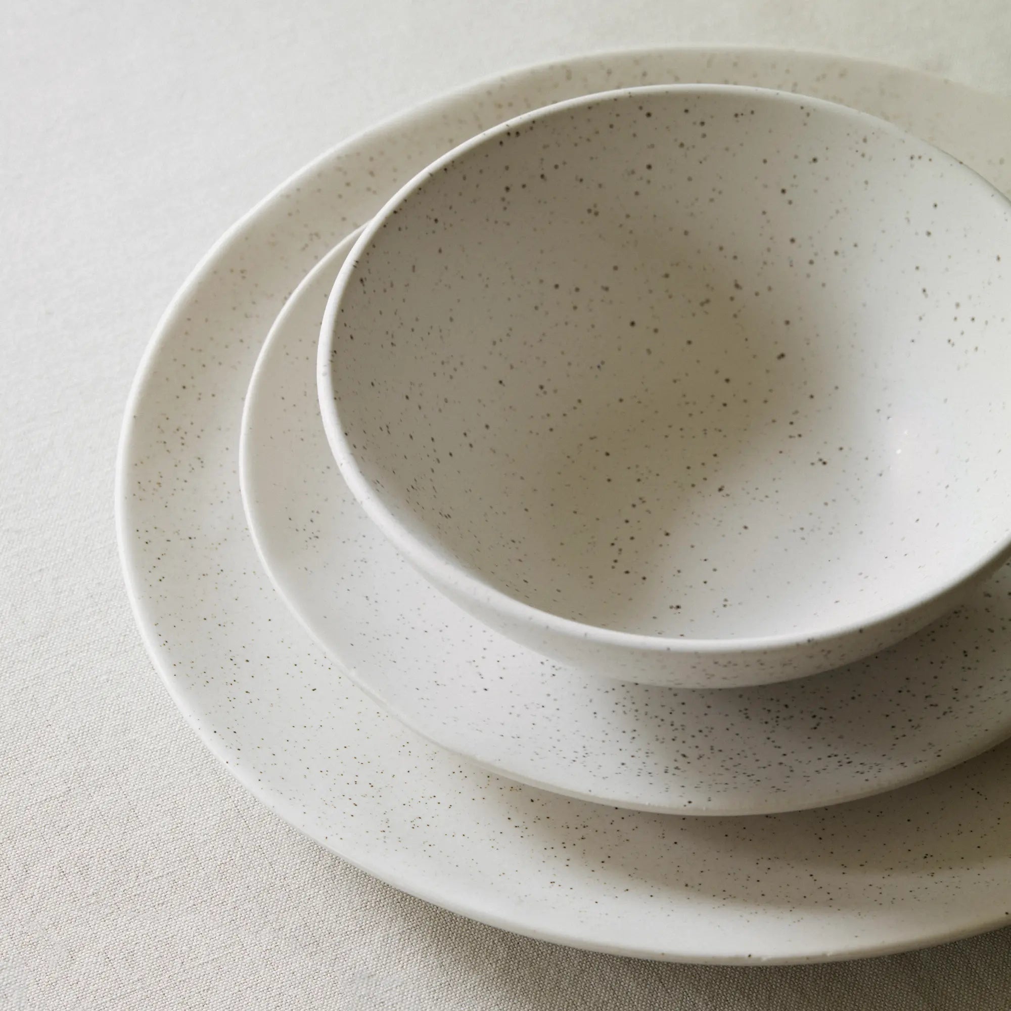 Enjoy a lovely meal with the Nordic Vanilla Dinner Set for 4