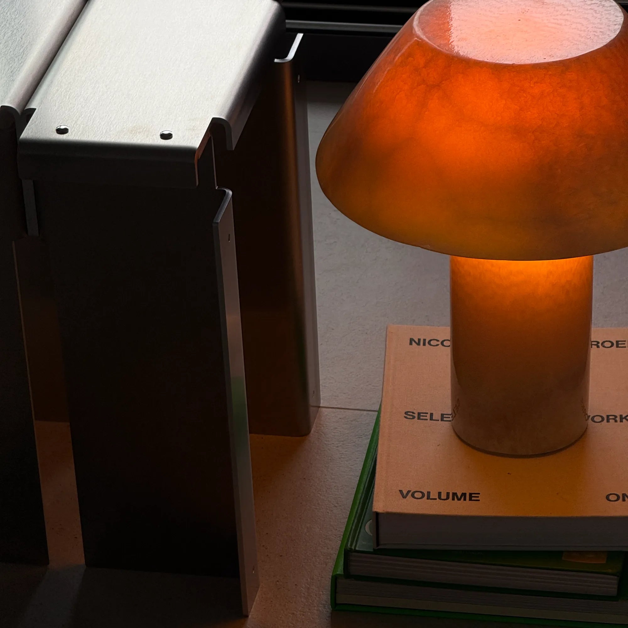 Modern Onice Table Lamp with Metal Base and Beige Fabric Shade