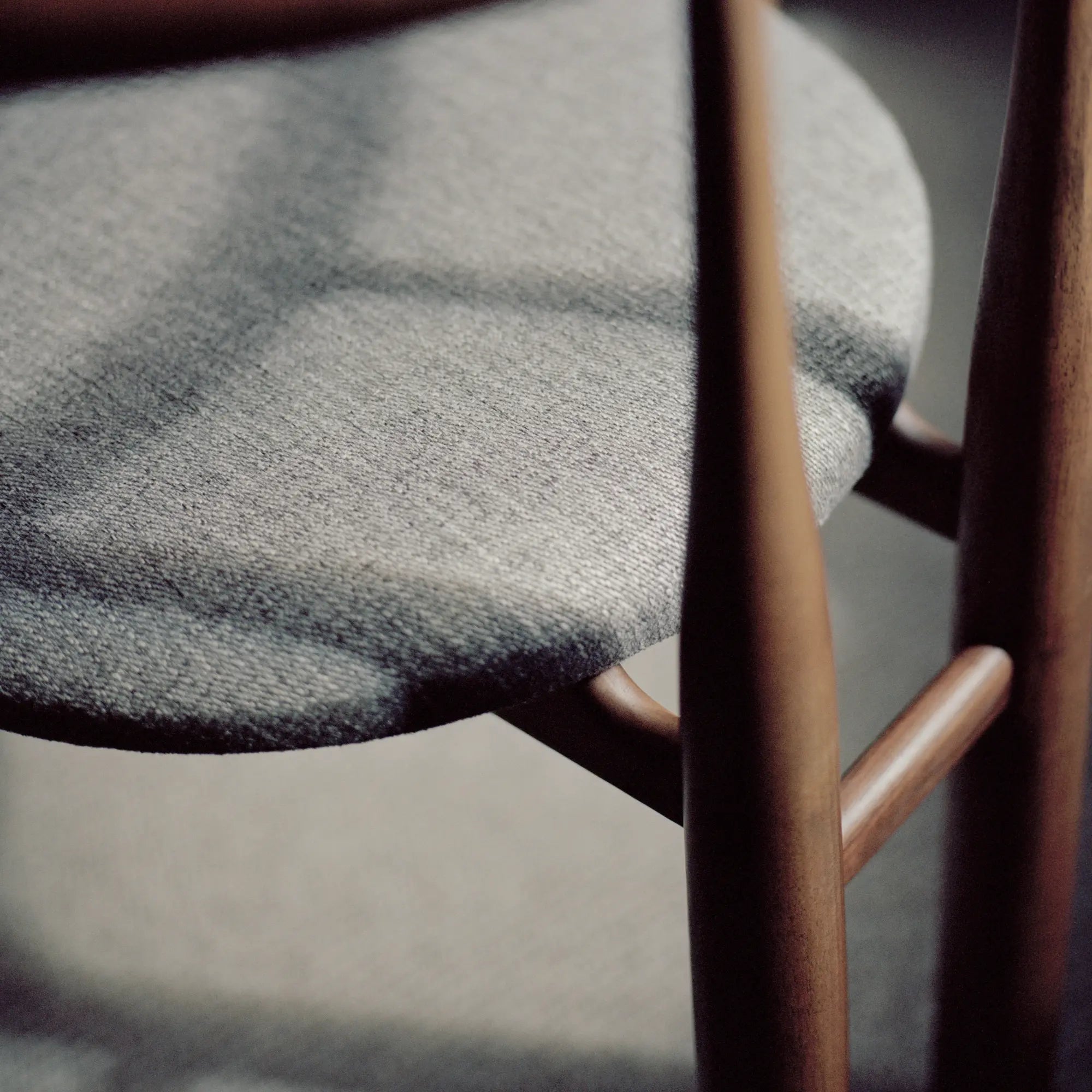 Bukowski Chair in sophisticated navy blue leather with classic button tufting