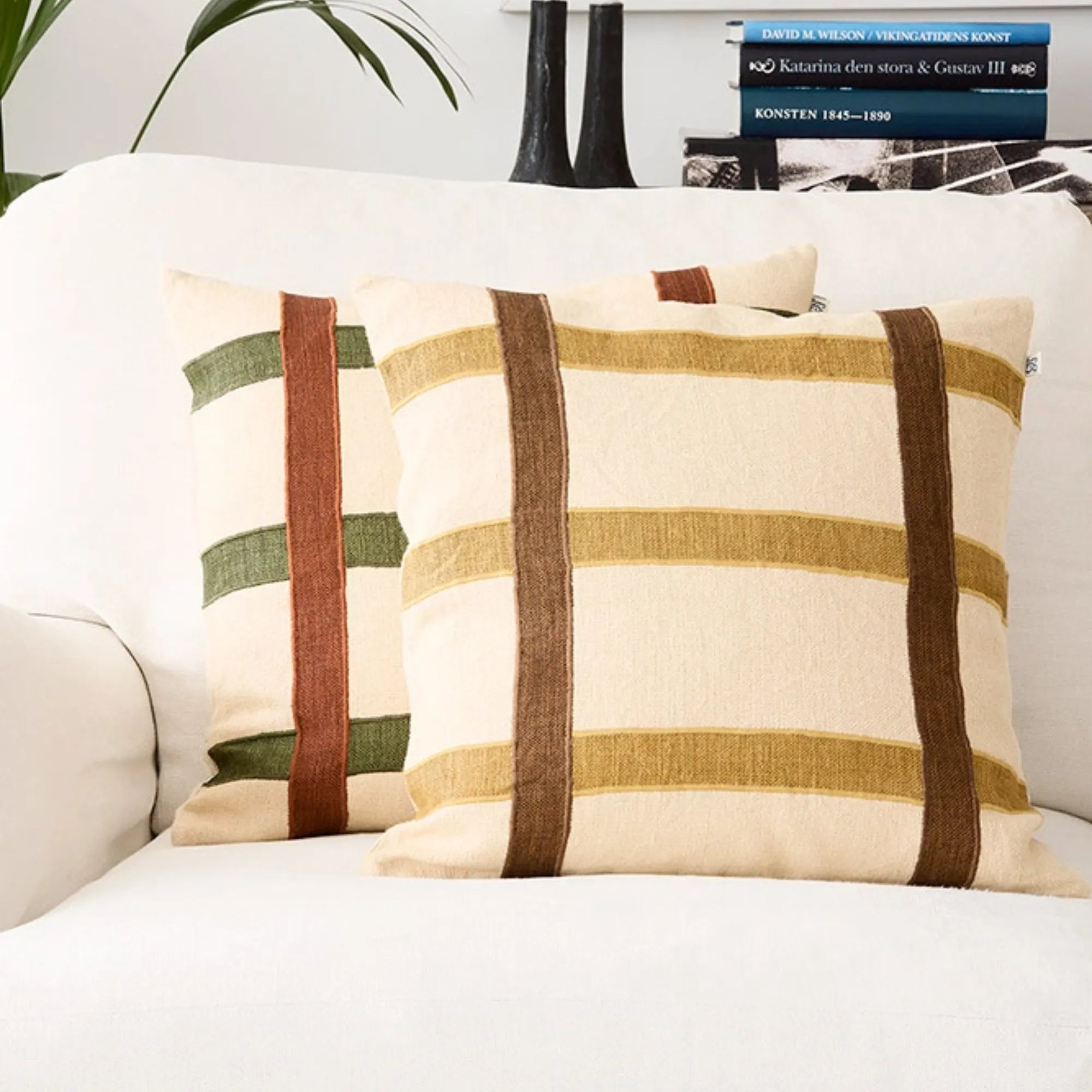 Soft and comfortable decorative pillow for living room or bedroom